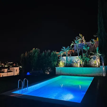 Issa Private Loft In *