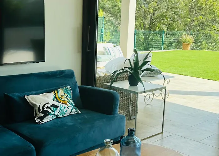 Issa Private Loft In Villa