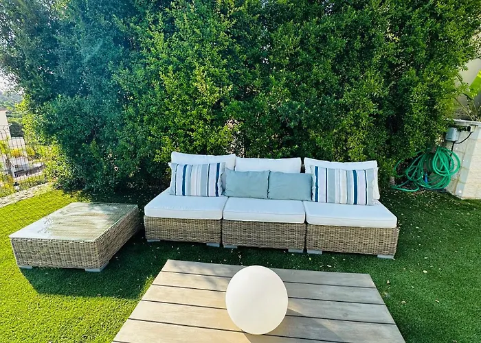 Issa Private Loft In