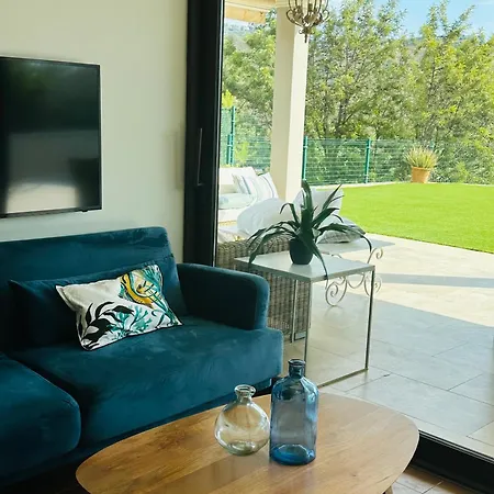 Issa Private Loft In Villa